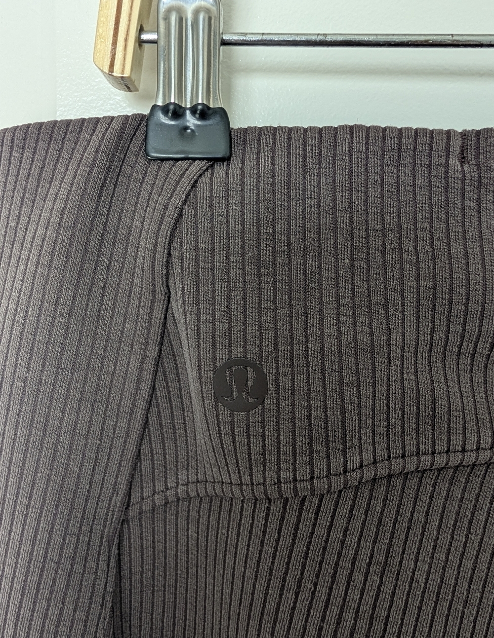 Lululemon Softstreme Ribbed Cropped Pants - Picture 6 of 9